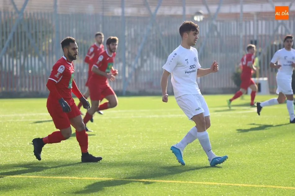 Foto 2 - El Pe&ntilde;aranda se lleva el derbi frente al Ribert y abre hueco (1-0)