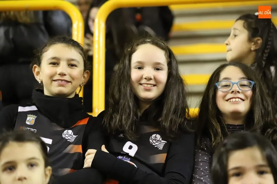 Foto 4 - El CB Tormes celebra la presentaci&oacute;n de su cantera con un triunfo sobre el ULE Basket Le&oacute;n (92-56)