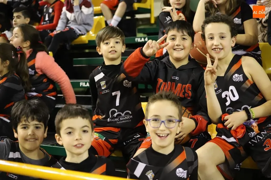 Foto 3 - El CB Tormes celebra la presentaci&oacute;n de su cantera con un triunfo sobre el ULE Basket Le&oacute;n (92-56)