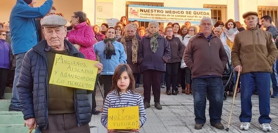 Los vecinos de Aldehuela y El Payo se manifiestan contra la desaparición de las consultas fijas  