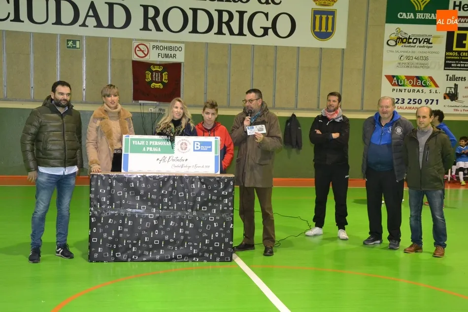 El III Columnas hace entrega de la TV de 50 y el viaje a Praga que puso en juego el lunes  