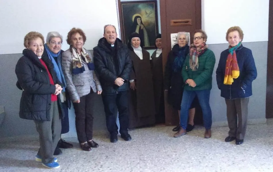 Las Madres Carmelitas reciben los productos recogidos en la ‘Navidad Solidaria’ de San Andrés  