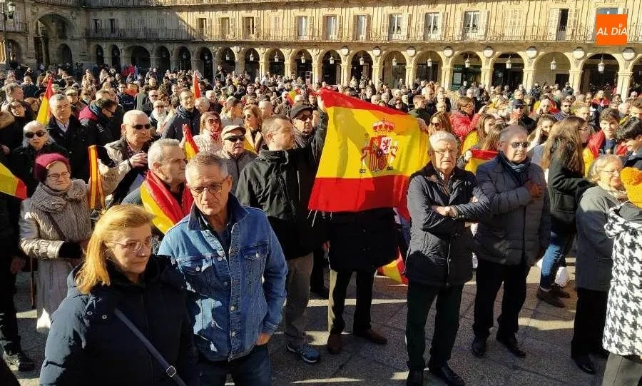 Foto 4 - Cerca de 500 salmantinos se unen a la movilizaci&oacute;n de Vox para exigir al Gobierno respeto a Espa&ntilde;a