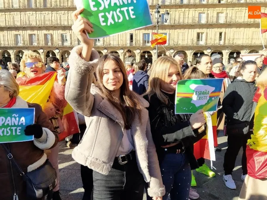 Foto 3 - Cerca de 500 salmantinos se unen a la movilizaci&oacute;n de Vox para exigir al Gobierno respeto a Espa&ntilde;a