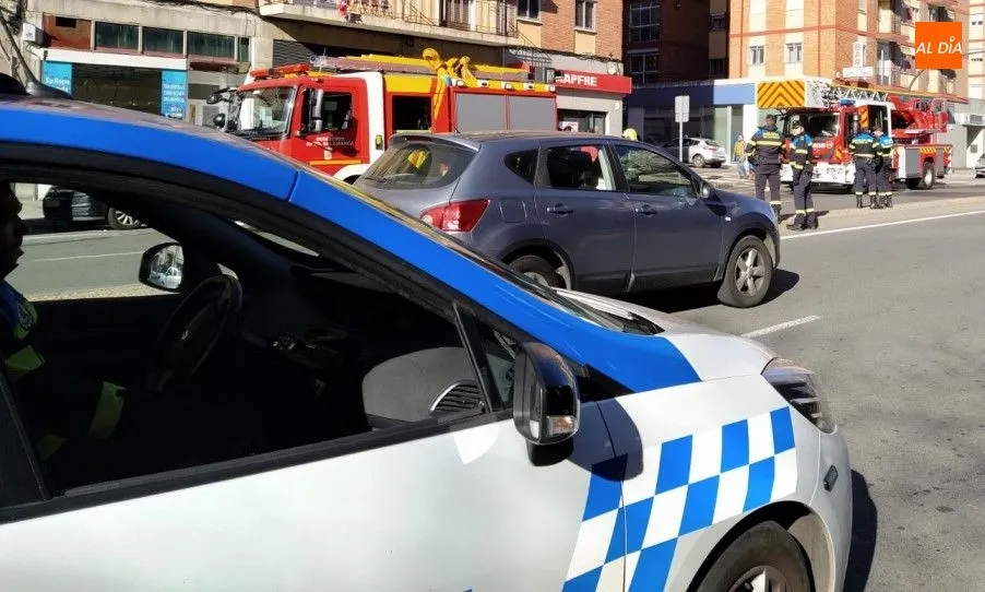 Foto 7 - Un intoxicado tras el aparatoso incendio en su piso de la avenida Federico Anaya