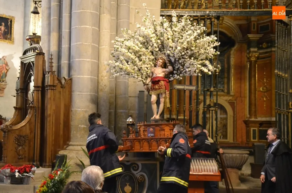 Foto 11 - San Sebasti&aacute;n llega al centro hist&oacute;rico entrando en la Catedral por su P&oacute;rtico del Perd&oacute;n  