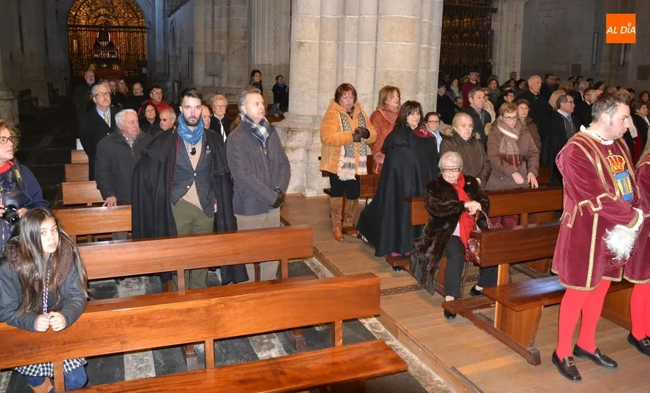 Foto 3 - San Sebasti&aacute;n llega al centro hist&oacute;rico entrando en la Catedral por su P&oacute;rtico del Perd&oacute;n  