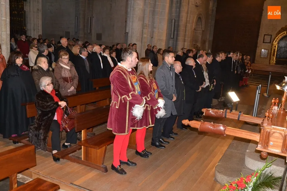Foto 2 - San Sebasti&aacute;n llega al centro hist&oacute;rico entrando en la Catedral por su P&oacute;rtico del Perd&oacute;n  