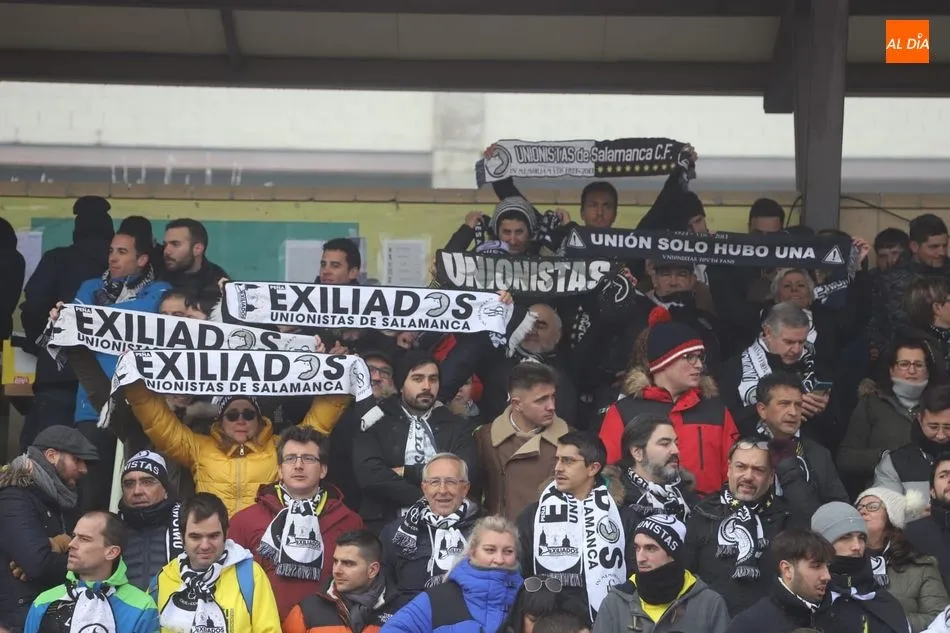 Un grupo de aficionados de Unionistas