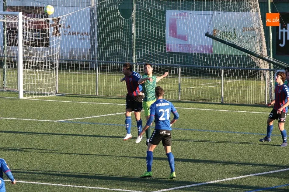 Foto 3 - Un Guijuelo sin dientes empata con el Leioa y vuelve a caer en zona de descenso