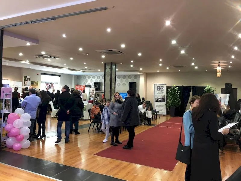 Asistentes a la Feria de la Comunión celebrada en el Hall 88