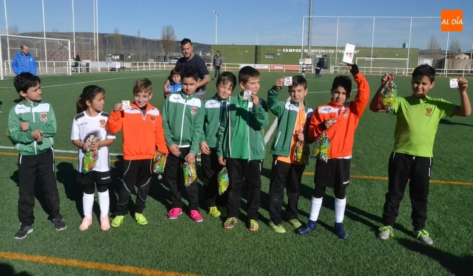 Agradable mañana de deporte y convivencia de los más peques del Ciudad Rodrigo y el Amor de Dios  