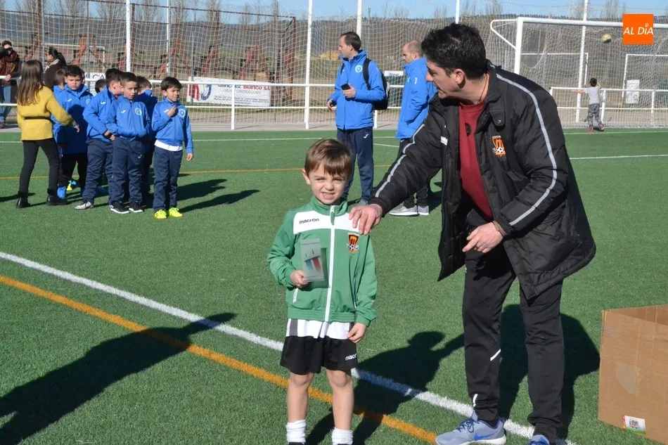 Foto 8 - Agradable ma&ntilde;ana de deporte y convivencia de los m&aacute;s peques del Ciudad Rodrigo y el Amor de Dios  