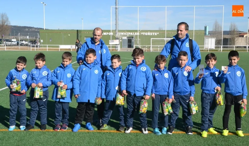 Foto 3 - Agradable ma&ntilde;ana de deporte y convivencia de los m&aacute;s peques del Ciudad Rodrigo y el Amor de Dios  