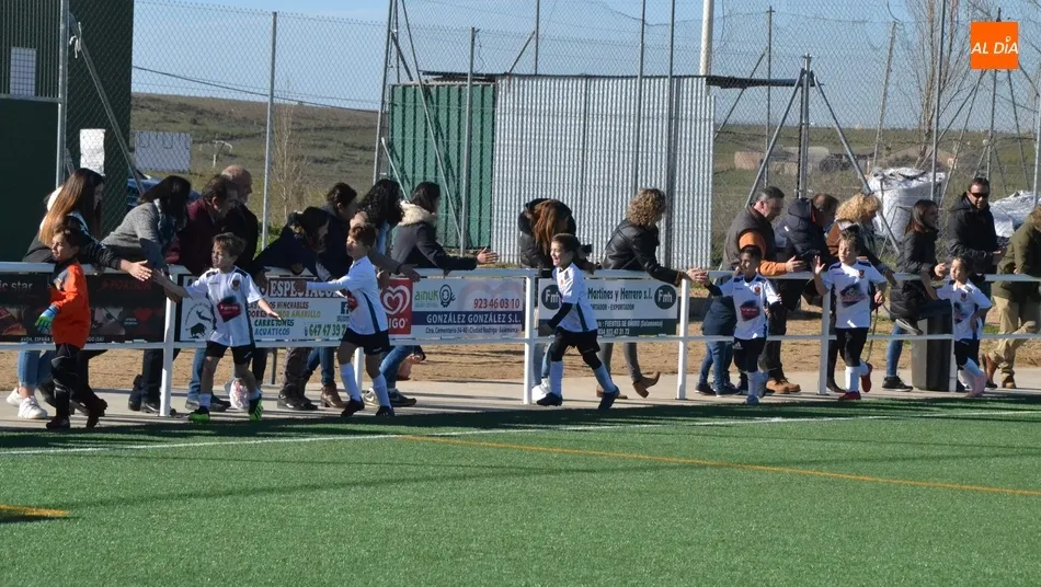 Foto 11 - Agradable ma&ntilde;ana de deporte y convivencia de los m&aacute;s peques del Ciudad Rodrigo y el Amor de Dios  