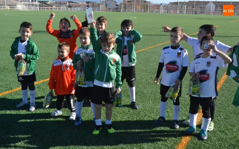 Foto 7 - Agradable ma&ntilde;ana de deporte y convivencia de los m&aacute;s peques del Ciudad Rodrigo y el Amor de Dios  