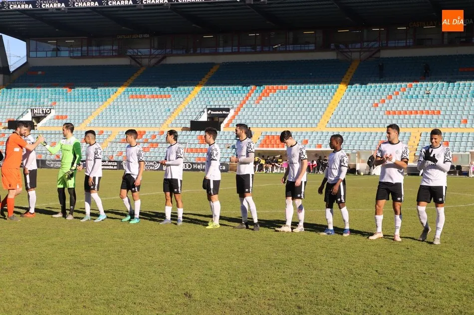 Jugadores titulares del Salamanca B ante La Virgen del Camino / Lydia González