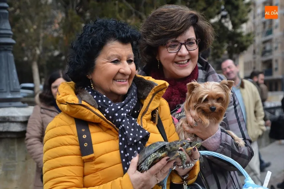 Dos de las participantes en la edición del año pasado con sus respectivos animales de compañía
