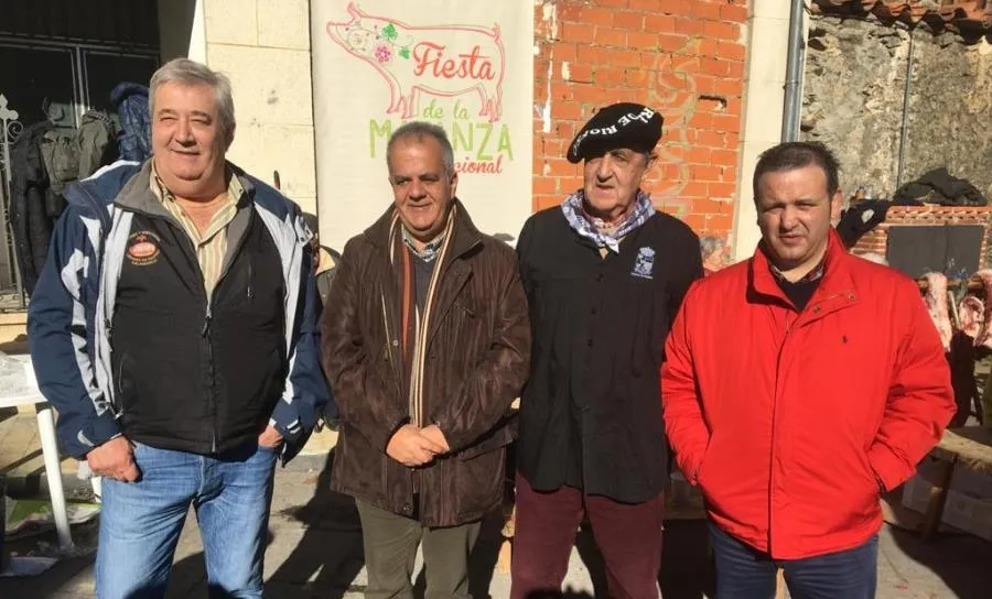 El Alcalde, Ignacio Polo, los diputados provinciales Javier García y José María Sánchez y el presidente de Adriss, Manuel Arias, en la Fiesta de la Matanza de Linares de Riofrío
