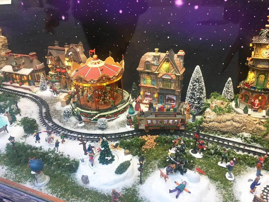 Foto 2 - Zap-Zap y Florister&iacute;a Bedunia,&nbsp;comercios ganadores del Concurso de Escaparates de Navidad&nbsp;  