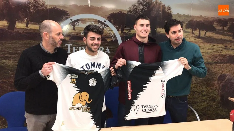 Presentación de Pablo Aguilera y Óscar González como nuevos jugadores de Unionistas