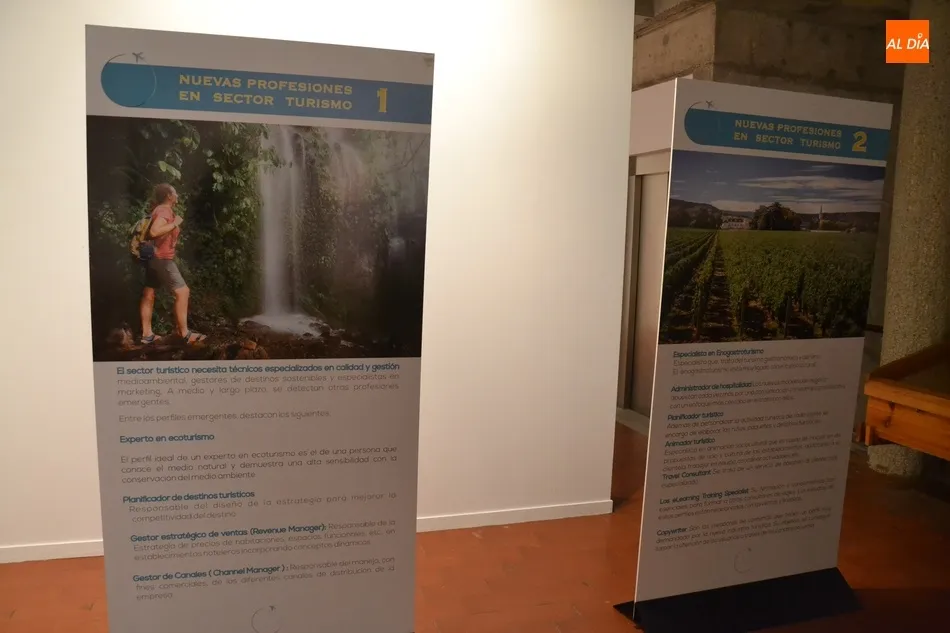Foto 5 - Turismo y empleo se unen en una exposici&oacute;n en la Casa de la Cultura  