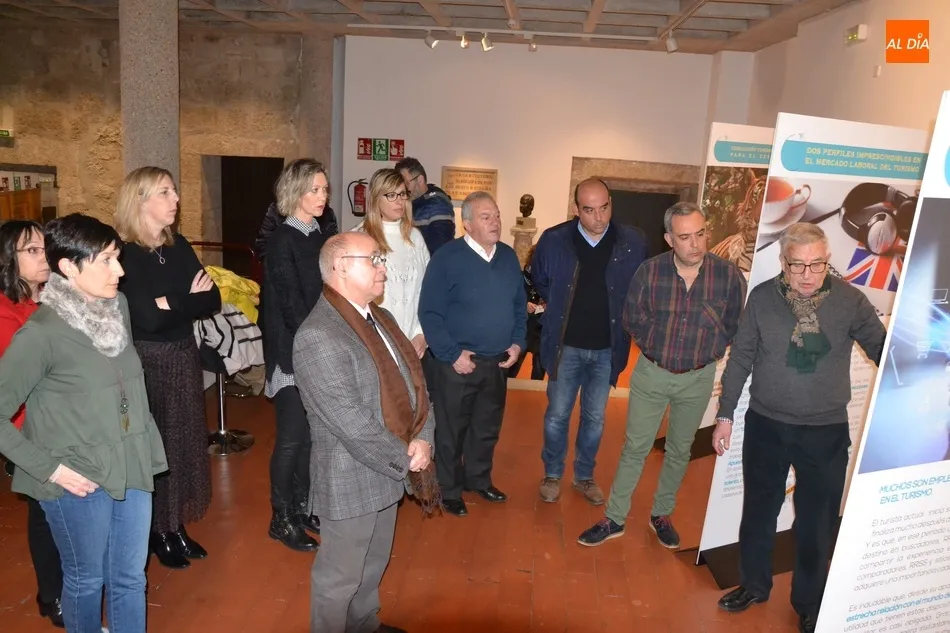 Foto 8 - Turismo y empleo se unen en una exposici&oacute;n en la Casa de la Cultura  
