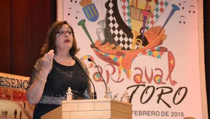 Pepita Zafra durante su pregón para la Peña Puerta del Desencierro en 2016