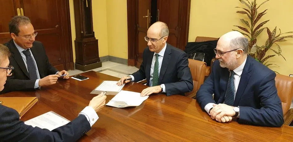 Javier Iglesias, presidente de la Diputación, formaliza la compra de la acción del Grupo Tragsa