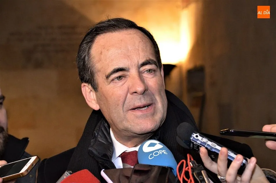 Foto 2 - Jos&eacute; Bono se&ntilde;ala que "no conviene levantar fronteras ni en Catalu&ntilde;a ni en Le&oacute;n"