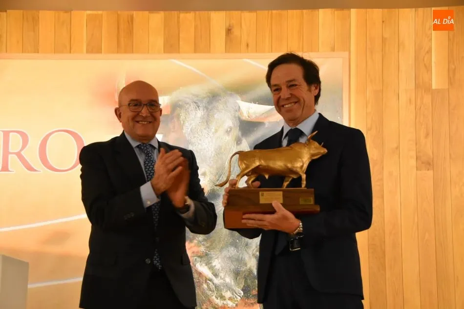 Foto 3 - &lsquo;Barquito&rsquo;, de la ganader&iacute;a Garcigrande,&nbsp;recibe el premio Toro de Oro de la Junta de Castilla ...