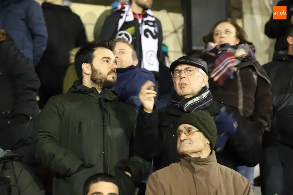 Foto 8 - La afici&oacute;n de Unionistas dicta sentencia: quieren el partido copero en las Pistas y reprochan al...