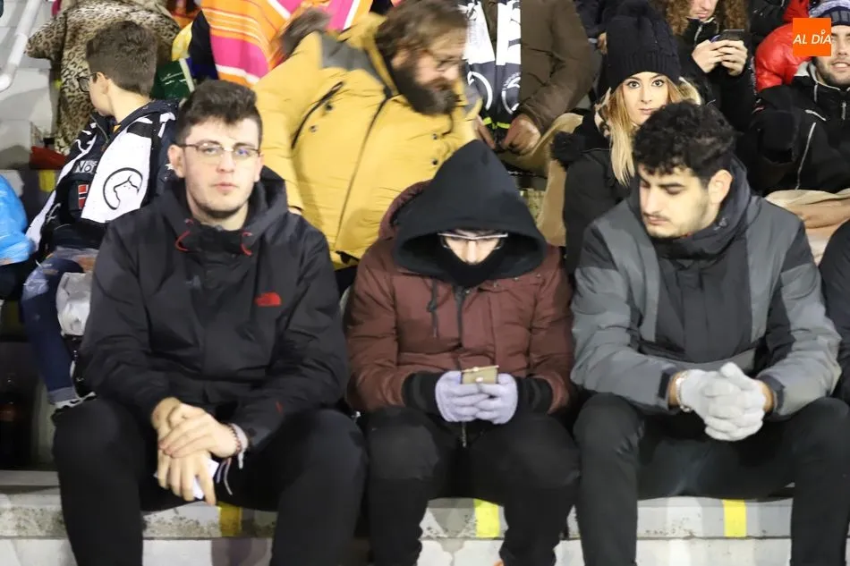 Foto 7 - La afici&oacute;n de Unionistas dicta sentencia: quieren el partido copero en las Pistas y reprochan al...