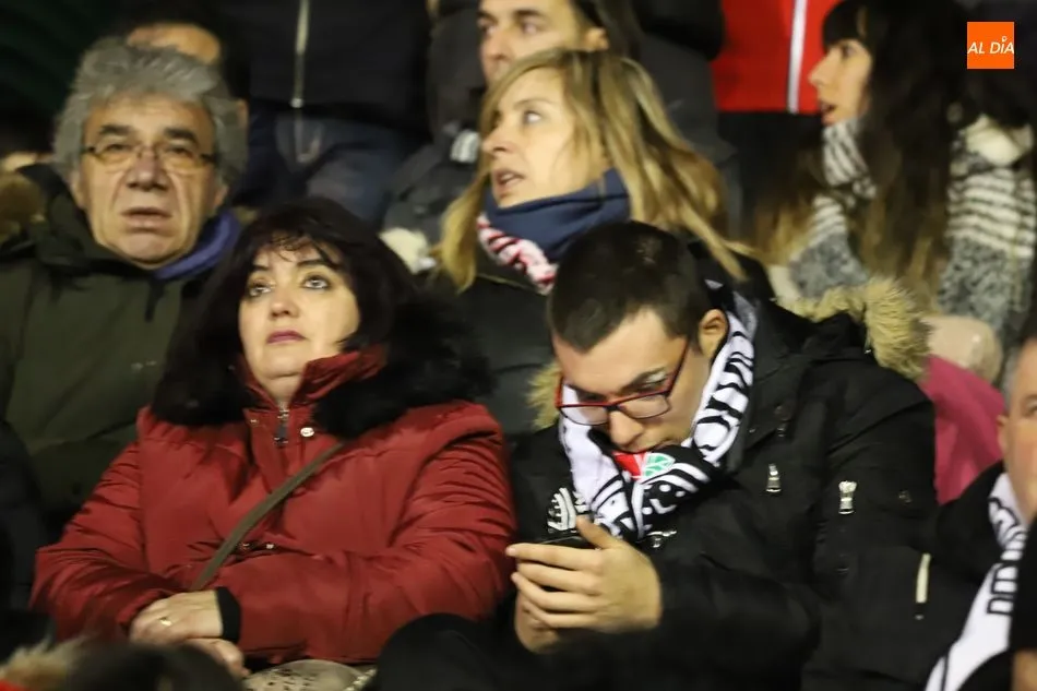 Foto 6 - La afici&oacute;n de Unionistas dicta sentencia: quieren el partido copero en las Pistas y reprochan al...