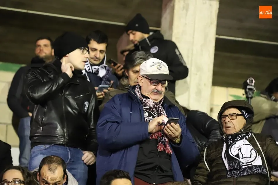 Foto 5 - La afici&oacute;n de Unionistas dicta sentencia: quieren el partido copero en las Pistas y reprochan al...