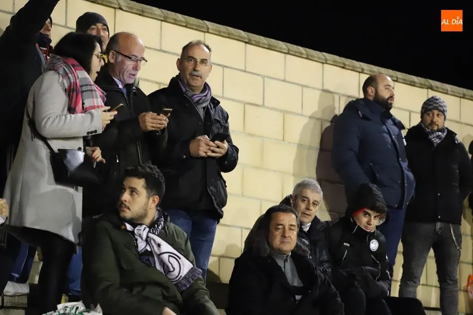 Foto 2 - La afici&oacute;n de Unionistas dicta sentencia: quieren el partido copero en las Pistas y reprochan al...