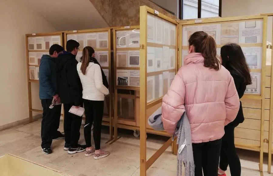 Foto 3 - Interesante visita al Archivo Provincial de los alumnos del colegio San Juan Bosco