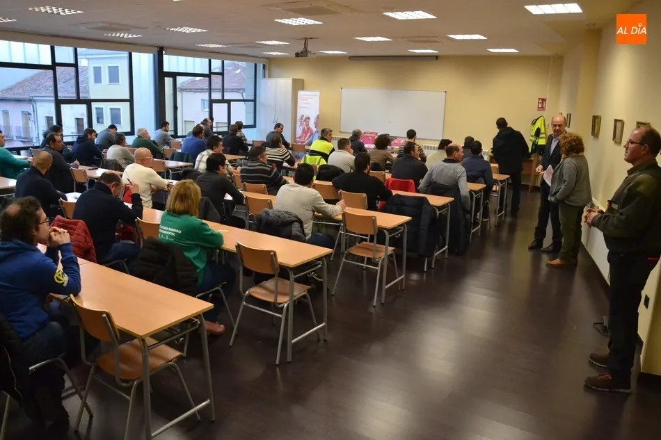 Foto 4 - El examen definitivo para la plaza de Pe&oacute;n de Jardines del Ayuntamiento re&uacute;ne a 48 aspirantes  