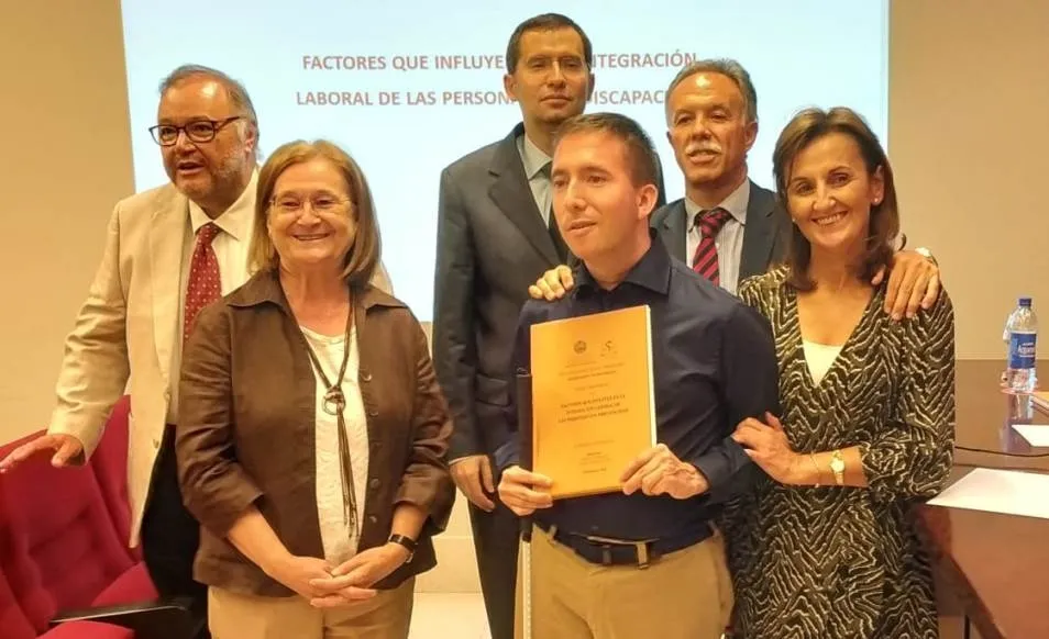 Rubén Martín Anaya, junto a los integrantes del tribunal que evaluó su tesis doctoral en la USAL