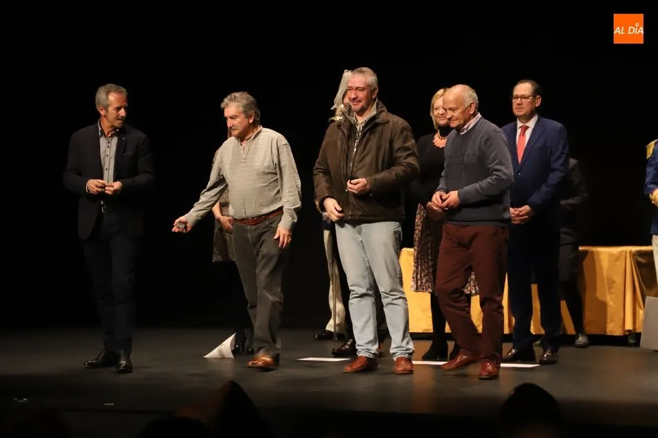 Foto 9 - Emotivo homenaje a los&nbsp;polic&iacute;as locales y bomberos jubilados