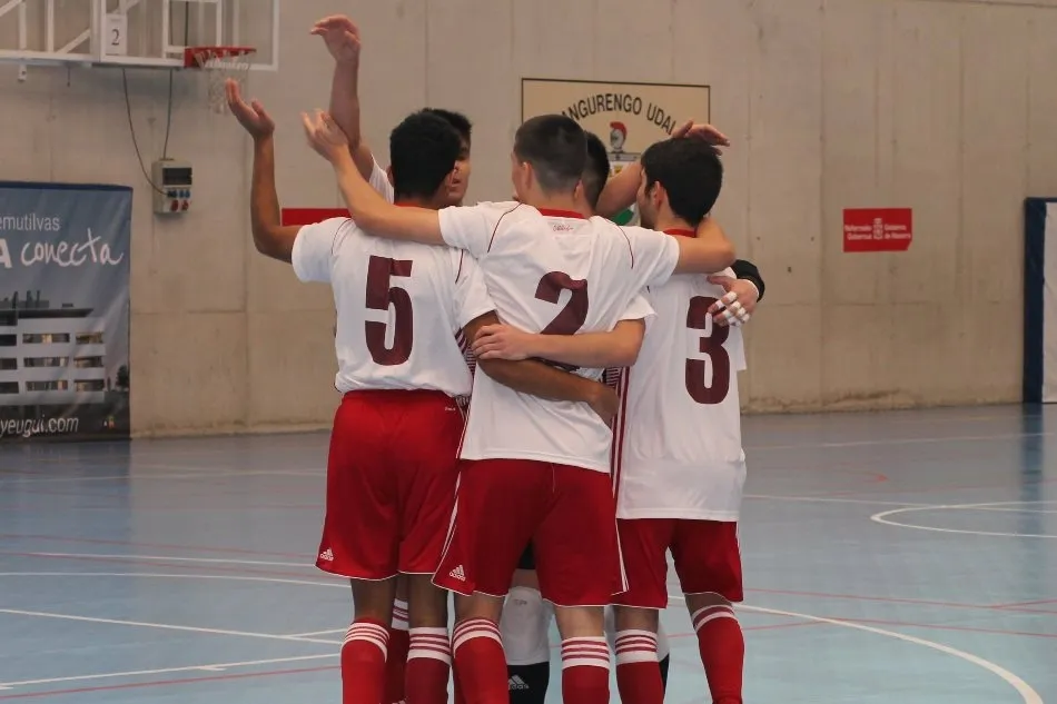 Foto 8 - Castilla y Le&oacute;n s&iacute; remata la faena ante Cantabria con mucho m&aacute;s protagonismo de Sergio Moreiro  