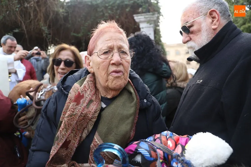 Foto 4 - Ambiente festivo en el Campo de San Francisco por la tradicional bendici&oacute;n de animales