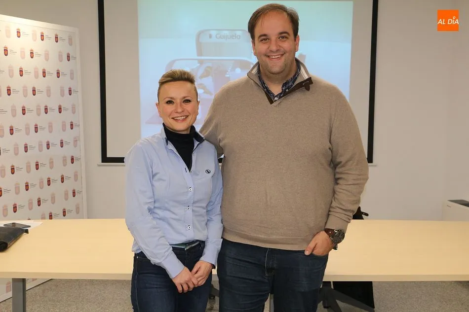 La concejal de Turismo, Sandra Méndez y el alcalde, Roberto Martín