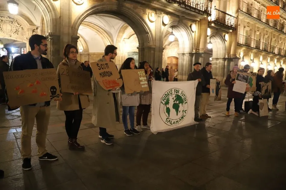 Foto 2 - Fridays for Future Salamanca se concentra en la Plaza por los incendios de Australia