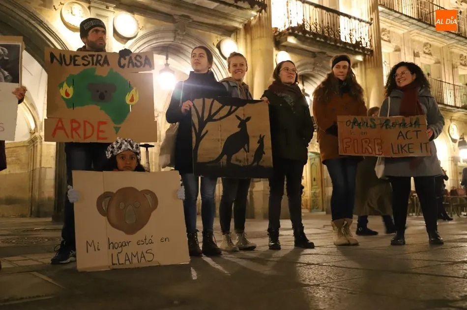 Varias personas, en la Plaza