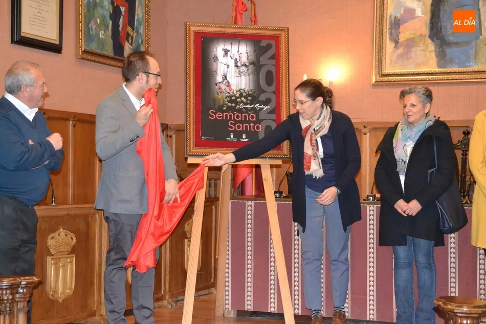 Foto 4 - La Virgen de las Angustias ilustra la Semana Santa 2020, que pregonar&aacute; Fray Luis Garc&iacute;a Matamoro  
