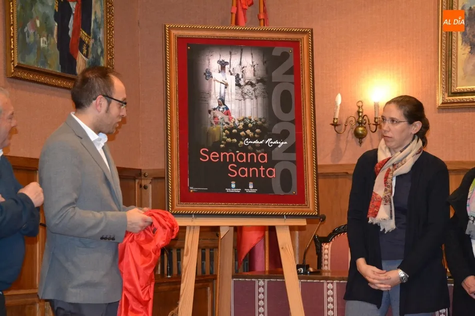 Foto 3 - La Virgen de las Angustias ilustra la Semana Santa 2020, que pregonar&aacute; Fray Luis Garc&iacute;a Matamoro  