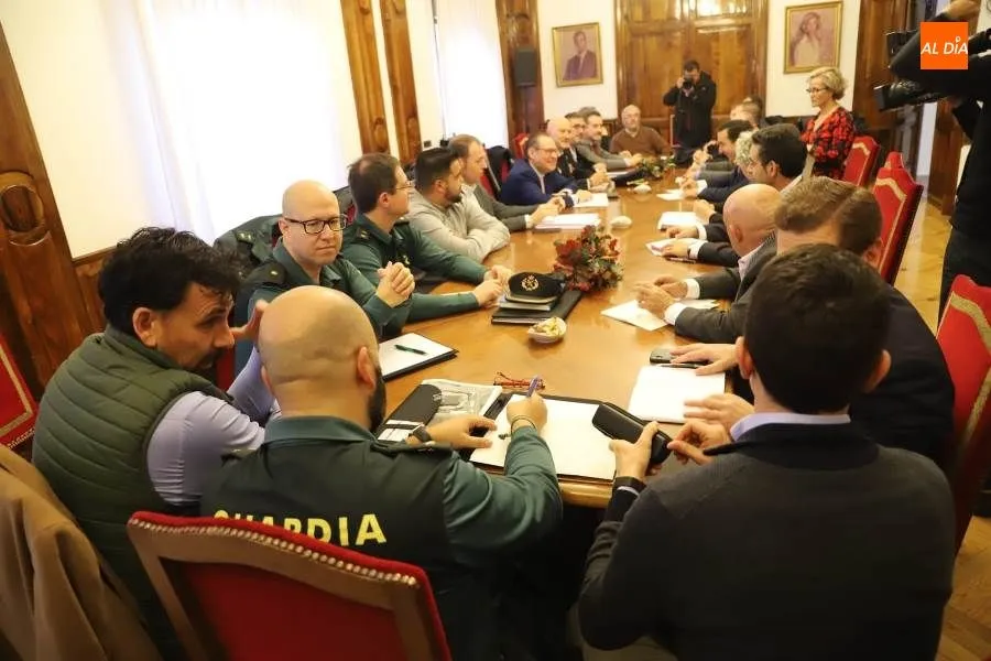 Diversas personalidades, en la reunión de este viernes en la Subdelegación de Gobierno