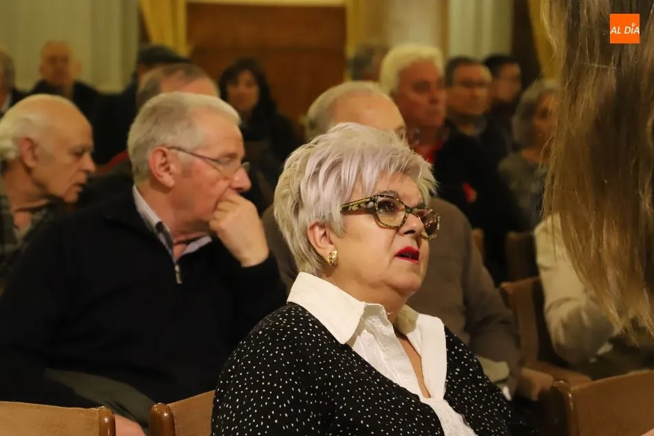 Foto 7 - &lsquo;Llenazo&rsquo; en la charla de Manolo Mol&eacute;s para rendir tributo a la figura de Julio Robles&nbsp;