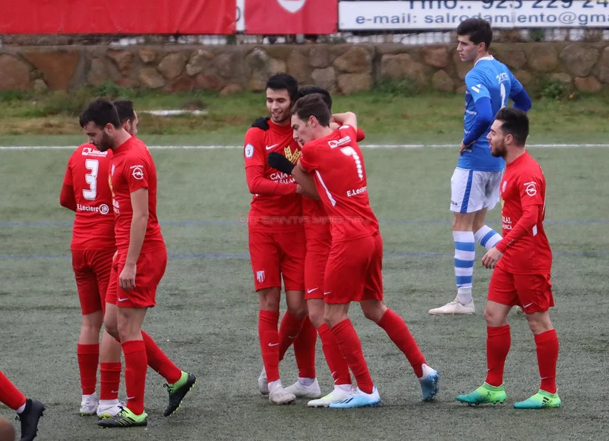 Los jugadores del Santa Marta celebran un gol conseguido en casa / UD Santa Marta